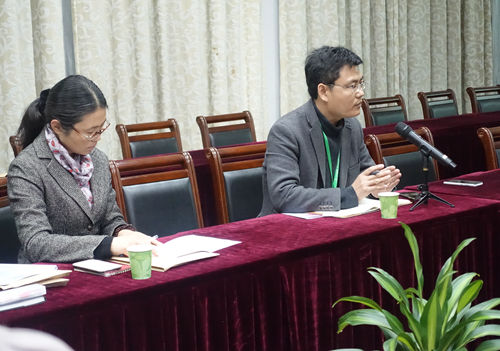 会上由毕庆泗副园长向各媒体记者简要介绍了上海花展的沿革,对本届