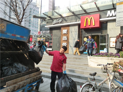 长宁区东联环卫公司协助开展餐厨垃圾收运工作 2.jpg